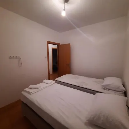 شقة Ninarich,apartman Sa 2 Sobe Idealan Za Bracni Par Sa Djecom Ili 2para,