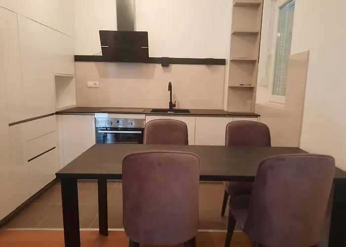 شقة Ninarich,apartman Sa 2 Sobe Idealan Za Bracni Par Sa Djecom Ili 2para,
