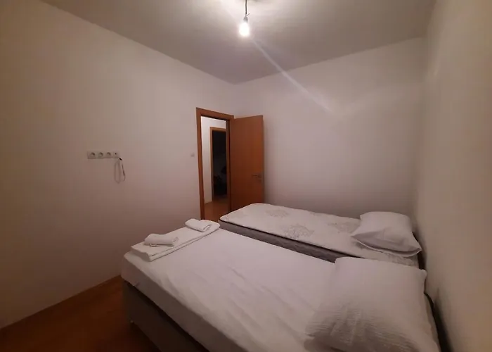 شقة Ninarich,apartman Sa 2 Sobe Idealan Za Bracni Par Sa Djecom Ili 2para,